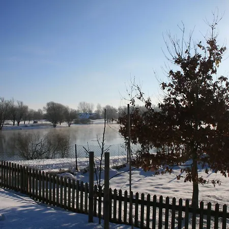 Πανσιόν Seeblick Garni